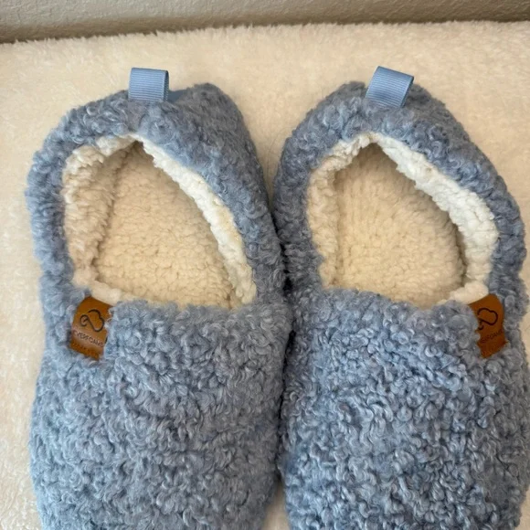 EverFoams Women's Soft Curly Full Slippers Memory Foam Lightweight House Shoes - Picture 3 of 7